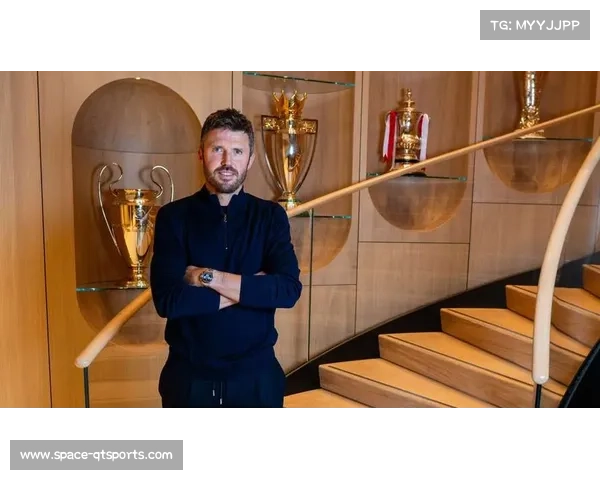 卡里克首日早到卡灵顿基地，曼联训练课强调纪律重塑